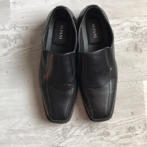 Black dress shoes